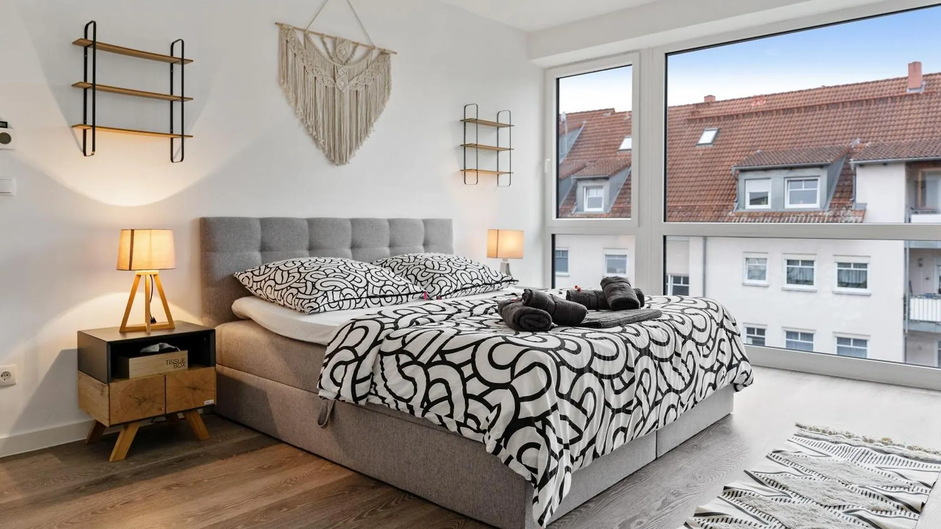 Modern Style Business Suite - Office - Kitchen - Balcony Herzogenaurach